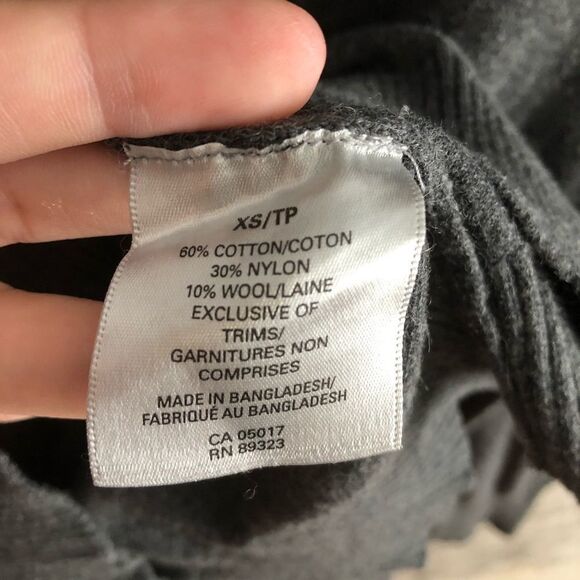 𝅺roots 73 Size XS Grey V-neck sweater - Picture 6 of 6